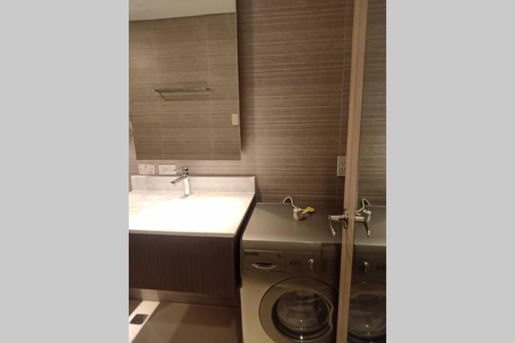 A2J Luxury Bgc Balcony Suite Near Sm Aura Taguig Manila Exterior foto